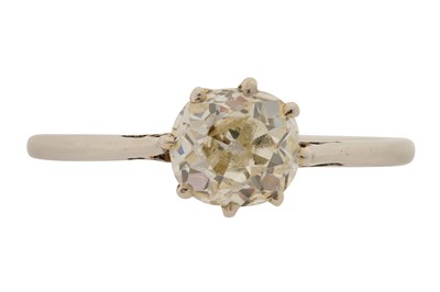 Lot 43 - A SINGLE-STONE DIAMOND RING