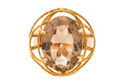 Lot 6 - A SMOKY QUARTZ RING