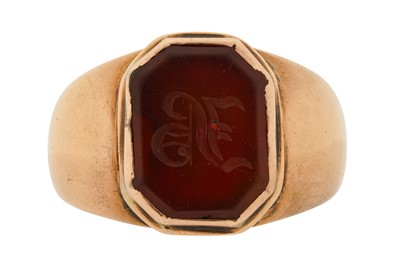 Lot 296 - A CARNELIAN INTAGLIO SEAL RING