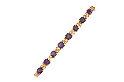 Lot 307 - AN AMETHYST BRACELET