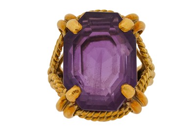 Lot 308 - AN AMETHYST RING