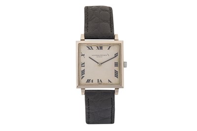Lot 258 - A MEN'S GOLD VACHERON & CONSTANTIN DRESS WATCH