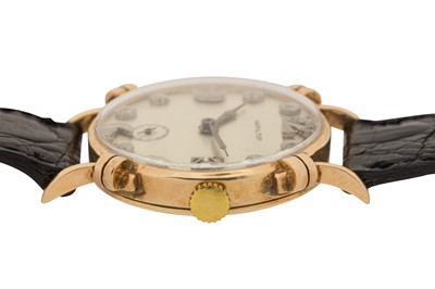 Lot 260 - A MEN'S GOLD HAMILTON DRESS WATCH