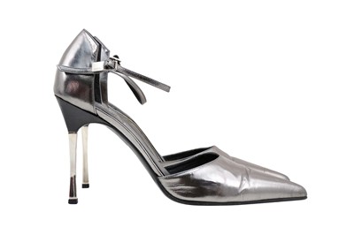 Lot 350 - Gucci Metallic Pewter D'orsay Heeled Pump - Size 39