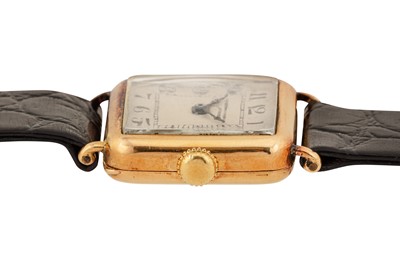 Lot 256 - A MEN'S GOLD VACHERON & CONSTANTIN DRESS WATCH