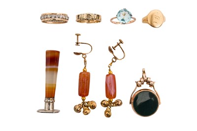 Lot 83 - A GROUP OF JEWELLERY AND HARDSTONES