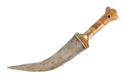 Lot 63 - AN INDIAN KOFTGARI KHANJAR DAGGER