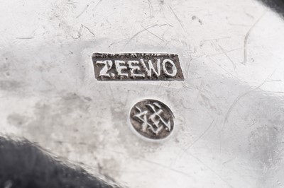 Lot 250 - An early 20th century Chinese export silver quaich bowl, Shanghai circa 1930, marked Bin, retailed by Zee Wo