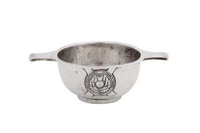 Lot 250 - An early 20th century Chinese export silver quaich bowl, Shanghai circa 1930, marked Bin, retailed by Zee Wo