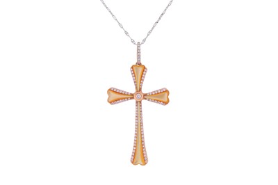 Lot 287 - A LATIN CROSS PENDANT NECKLACE