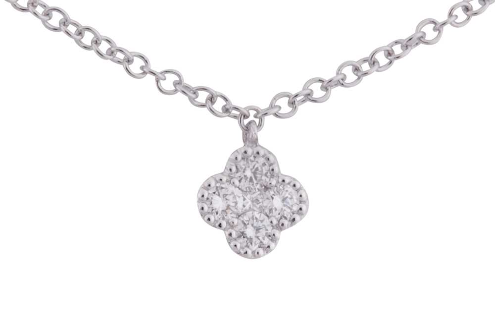 Lot 99 - A DIAMOND QUATREFOIL NECKLACE