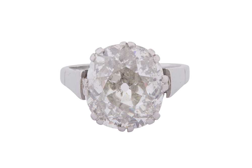 Lot 10 - A DIAMOND SINGLE-STONE RING, CIRCA 1981