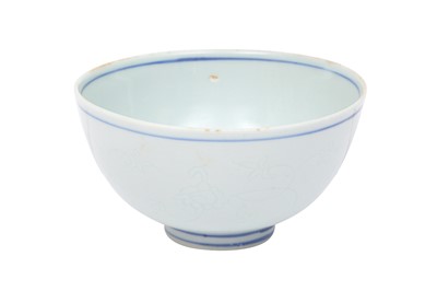 Lot 304 - A CHINESE BLUE AND WHITE 'CRAB' BOWL