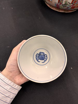 Lot 304 - A CHINESE BLUE AND WHITE 'CRAB' BOWL