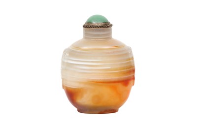 Lot 326 - A CHINESE BANDED AGATE SNUFF BOTTLE