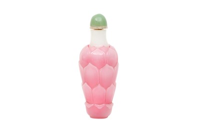 Lot 338 - A CHINESE PINK GLASS 'LOTUS BUD' SNUFF BOTTLE