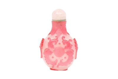 Lot 335 - A CHINESE PINK GLASS 'ARCHAISTIC' SNUFF BOTTLE