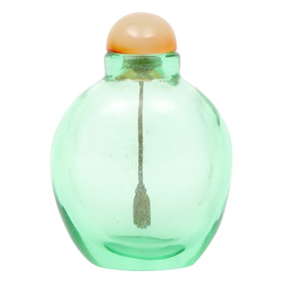 Lot 715 - A Chinese green glass snuff bottle, 19th century