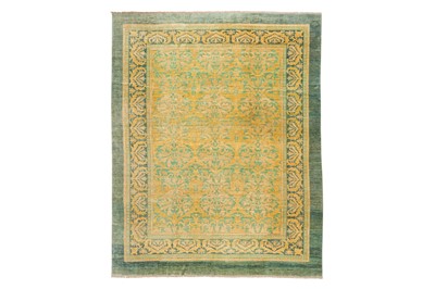 Lot 45 - A FINE ARTS & CRAFTS DESIGN CARPET