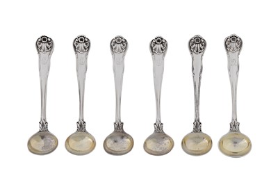 Lot 427 - An assembled set of six George IV / Victorian sterling silver salt spoons, by William Eaton