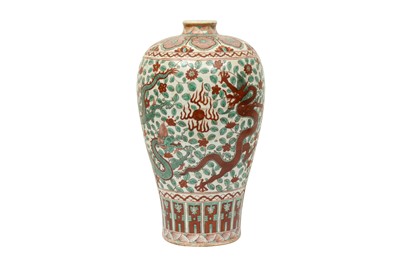 Lot 634 - A CHINESE RED AND GREEN-ENAMELLED 'DRAGONS' VASE