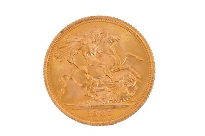 Lot 117 - A BOXED ELIZABETH II FULL GOLD SOVEREIGN DATED 1967