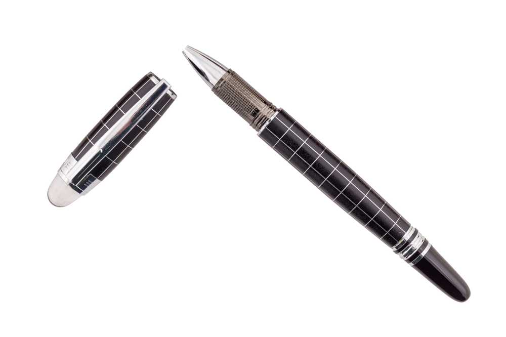 Lot 184 - A MONTBLANC STARWALKER ROLLERBALL PEN