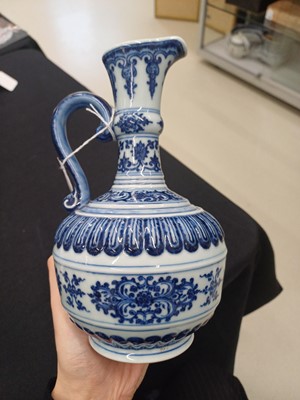 Lot 307 - A CHINESE BLUE AND WHITE 'LOTUS' EWER