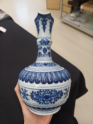 Lot 307 - A CHINESE BLUE AND WHITE 'LOTUS' EWER