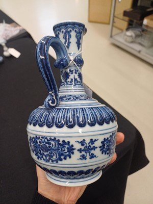 Lot 307 - A CHINESE BLUE AND WHITE 'LOTUS' EWER