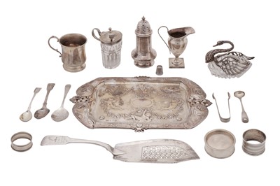 Lot 147 - A mixed group of sterling silver