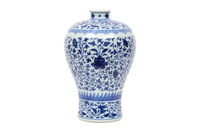 Lot 306 - A CHINESE BLUE AND WHITE 'FLORAL' VASE, MEIPING