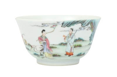 Lot 597 - A CHINESE FAMILLE-ROSE 'FIGURATIVE' CUP