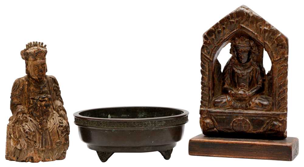 Lot 230 - TWO CHINESE WOOD FIGURES AND A JAPANESE BRONZE CENSER, SIGNED KIMURA TOUN