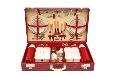 Lot 205 - A VINTAGE HARRODS RETAILED 'BREXTON' PICNIC SET
