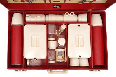 Lot 205 - A VINTAGE HARRODS RETAILED 'BREXTON' PICNIC SET