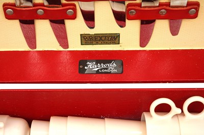 Lot 205 - A VINTAGE HARRODS RETAILED 'BREXTON' PICNIC SET