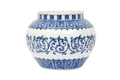 Lot 666 - A CHINESE MING-STYLE BLUE AND WHITE JAR