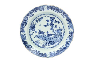 Lot 253 - A CHINESE EXPORT BLUE AND WHITE ‘DEER’ DISH