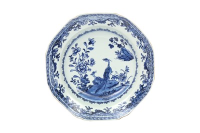 Lot 450 - A CHINESE EXPORT BLUE AND WHITE ‘PEACOCKS’ OCTAGONAL DISH