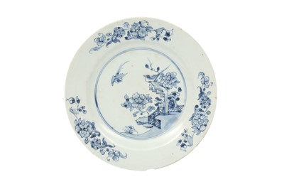 Lot 447 - A CHINESE EXPORT BLUE AND WHITE ‘BIRDS’ DISH