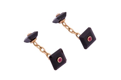 Lot 179 - A PAIR OF ONYX AND RUBY CUFFLINKS