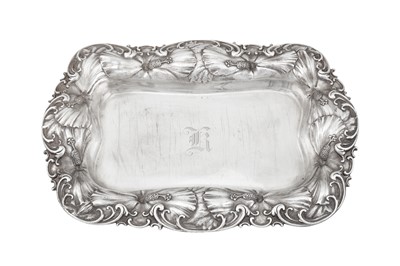 Lot 316 - An early 20th century American sterling silver bread tray, New York circa 1900 by Whiting