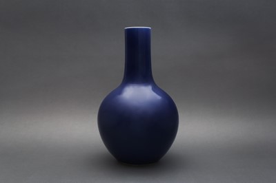 Lot 162 - A LARGE CHINESE BLUE-GLAZED BOTTLE VASE, TIANQIUPING