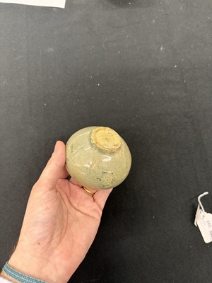 Lot 392 - A KOREAN INLAID SLIP-DECORATED SANGAM CELADON 'FLORAL' BOWL