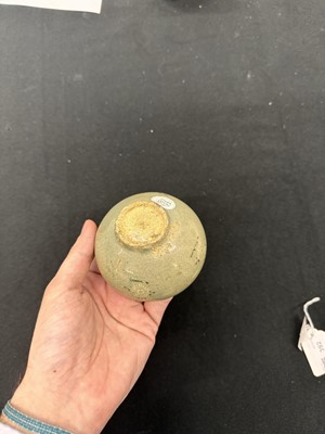 Lot 392 - A KOREAN INLAID SLIP-DECORATED SANGAM CELADON 'FLORAL' BOWL