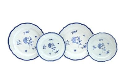 Lot 251 - A SET OF FOUR CHINESE EXPORT BLUE AND WHITE 'FLORAL' DISHES