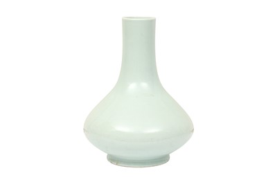 Lot 167 - A CHINESE MONOCHROME WHITE-GLAZED VASE