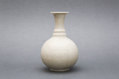 Lot 271 - A CHINESE STRAW-GLAZED GLOBULAR VASE