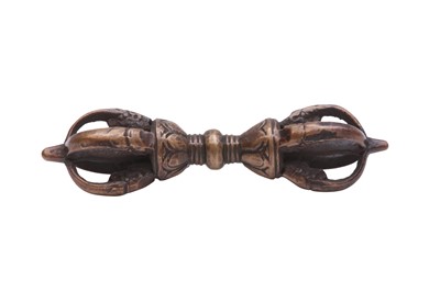 Lot 220 - A TIBETAN BRONZE VAJRA